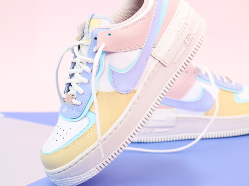 ballbet贝博艾弗森官网街头涂鸦风格篮球特写